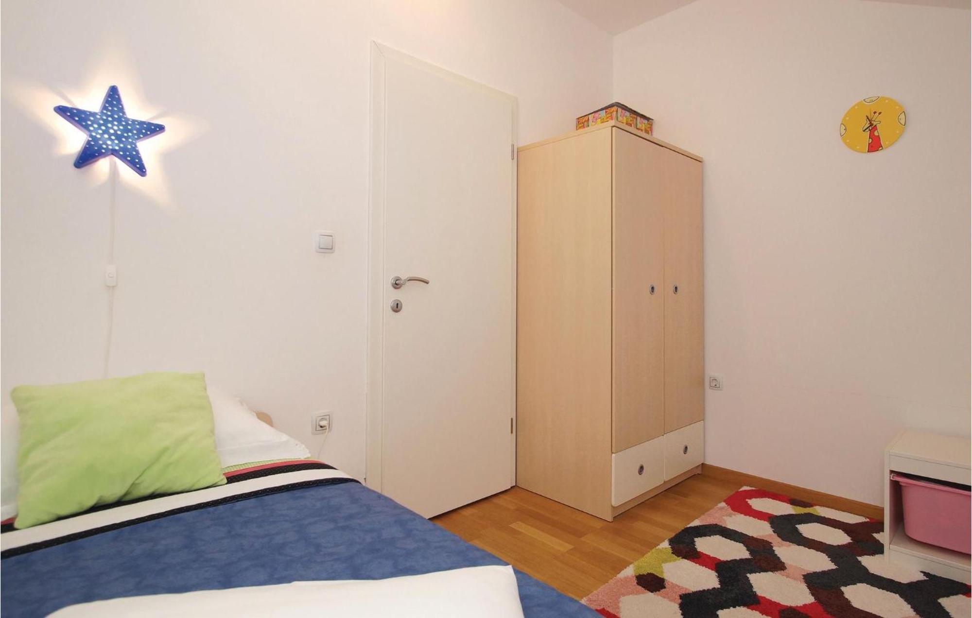 Awesome Apartment In Racisce With Wifi Екстер'єр фото