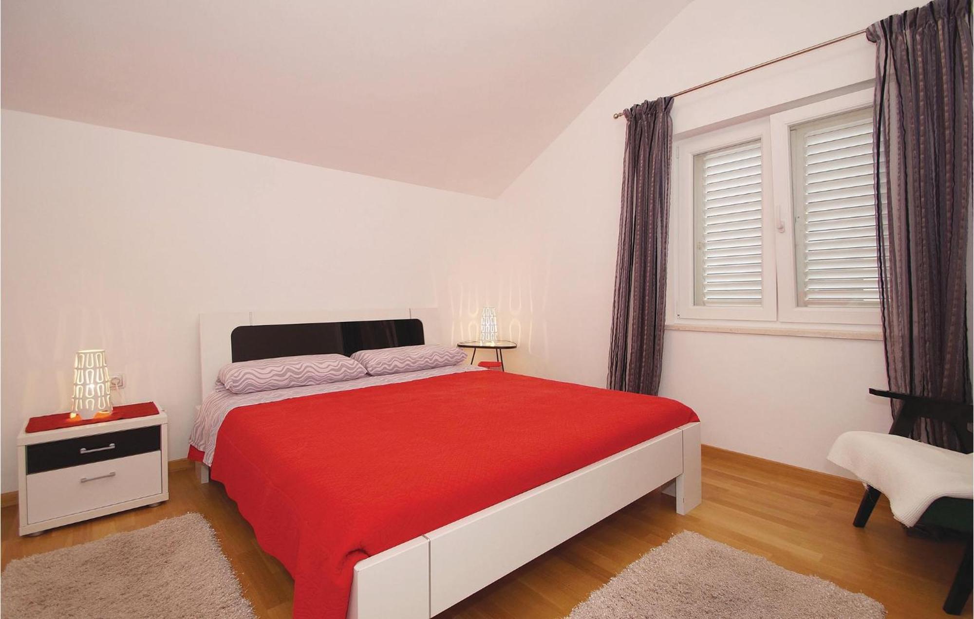 Awesome Apartment In Racisce With Wifi Екстер'єр фото