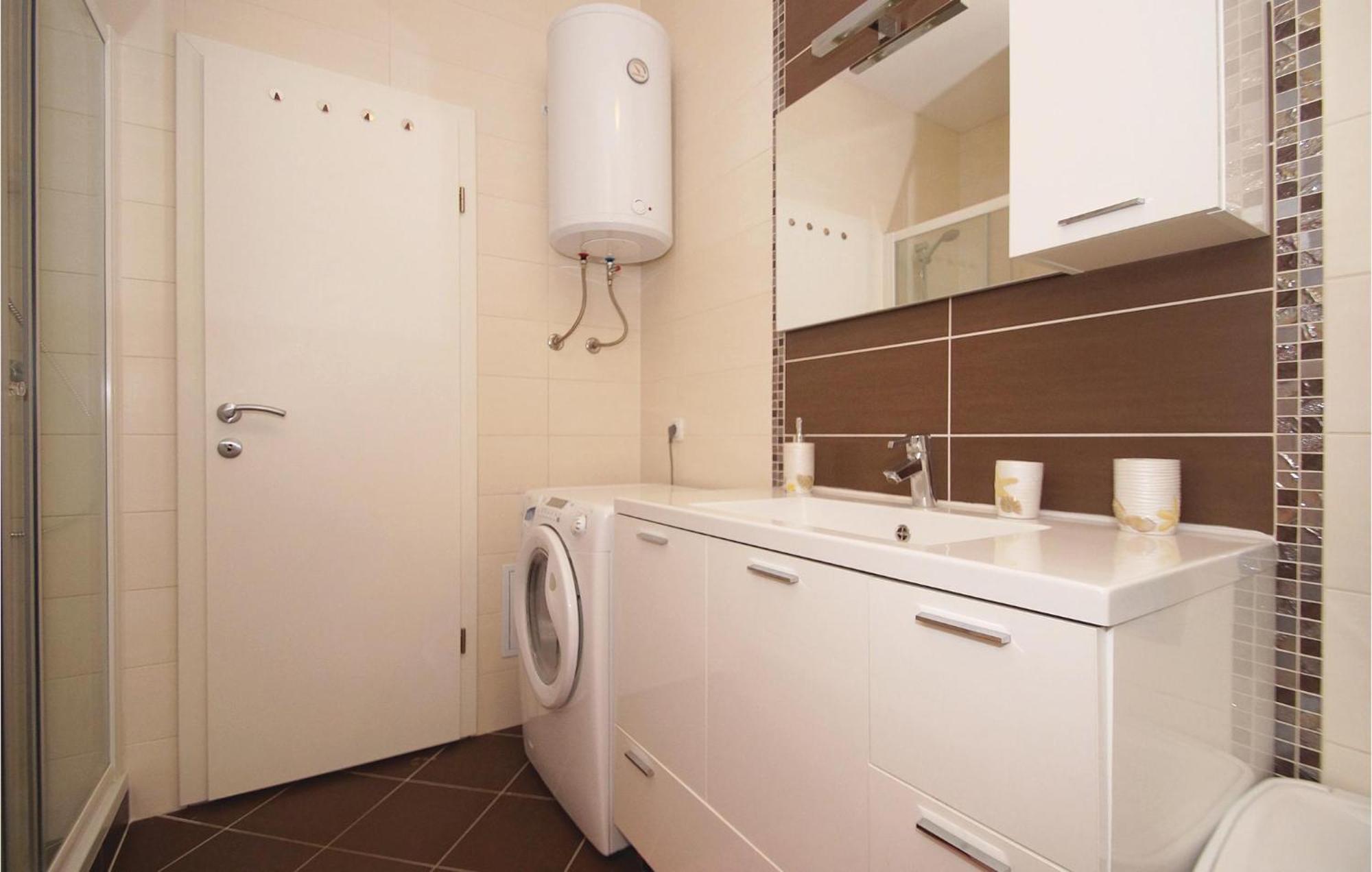 Awesome Apartment In Racisce With Wifi Екстер'єр фото