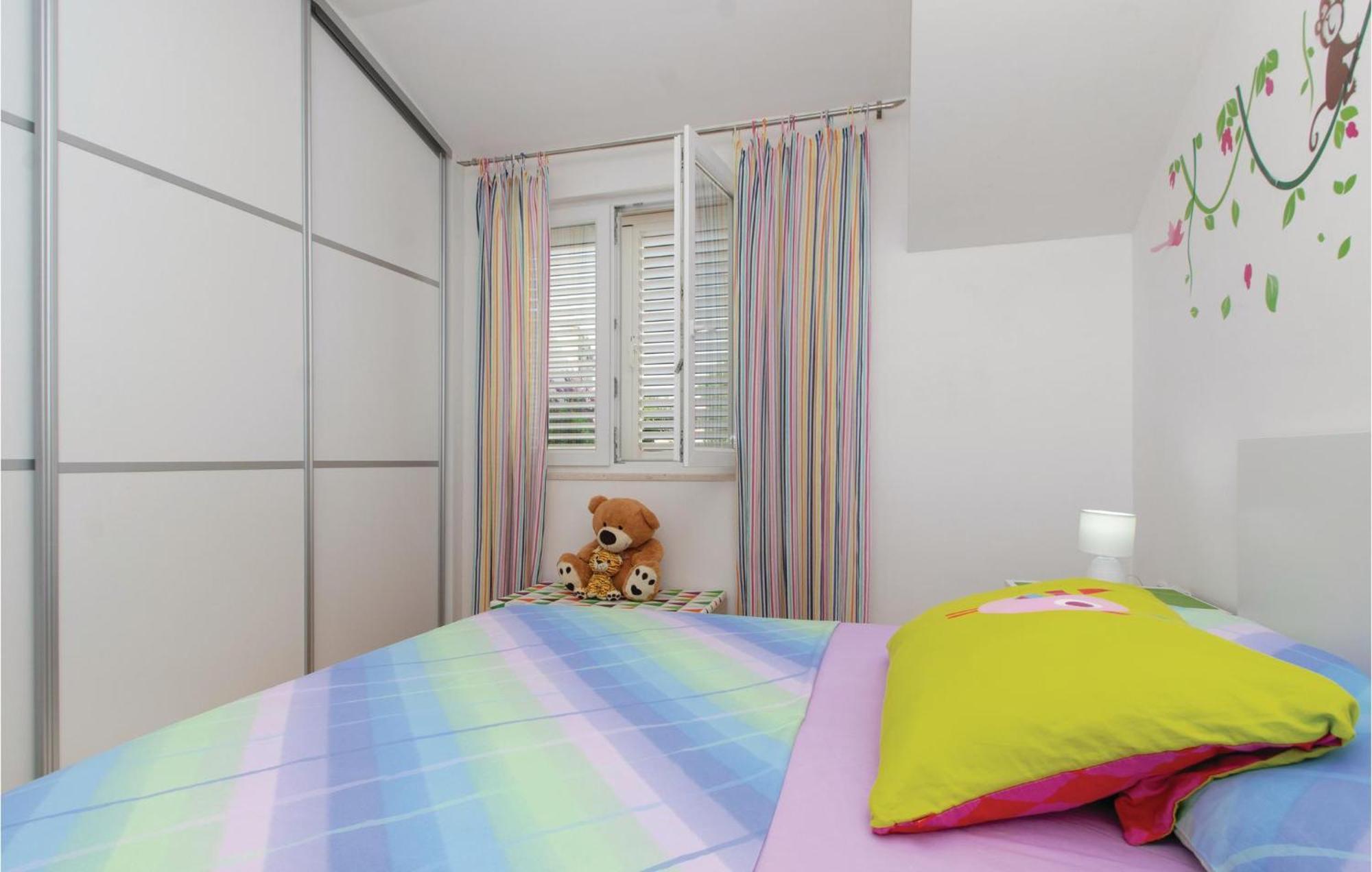 Awesome Apartment In Racisce With Wifi Екстер'єр фото