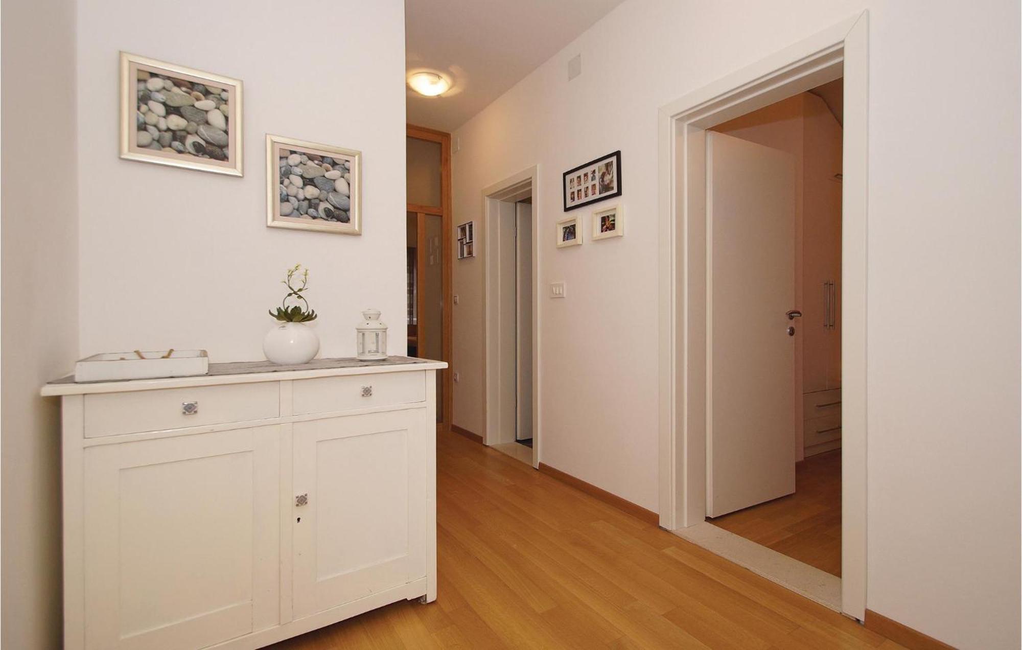 Awesome Apartment In Racisce With Wifi Екстер'єр фото