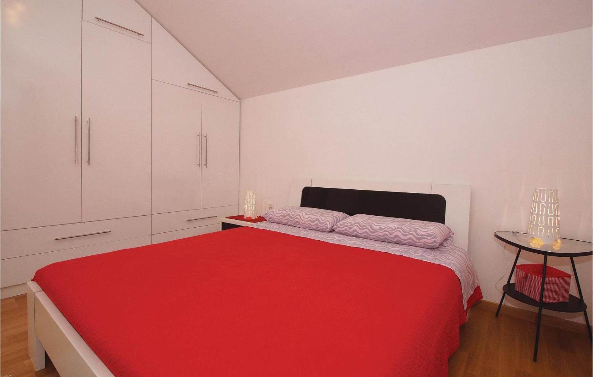 Awesome Apartment In Racisce With Wifi Екстер'єр фото